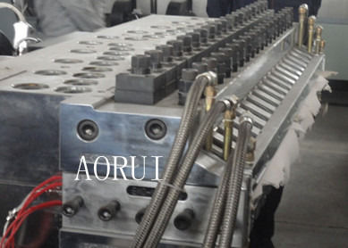 قیمت خوب خط اکستروژن تخته درب اتوماتیک WPC با دو پیچ آنلاین