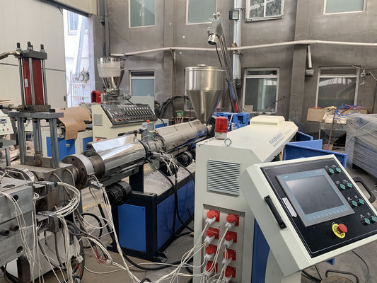 قیمت خوب اکسترود شده دستگاه تخته PVC Wpc دو پیچ کاملاً اتوماتیک آنلاین