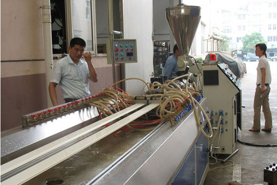قیمت خوب درب پلاستیکی دوجداره پلاستیکی اکستروژن خط PVC و ساخت قاب پروفایل آنلاین