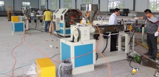 قیمت خوب دستگاه اکستروژن پلاستیک با کارایی بالا خط تولید لوله پلاستیکی نرم 380X 50HZ آنلاین