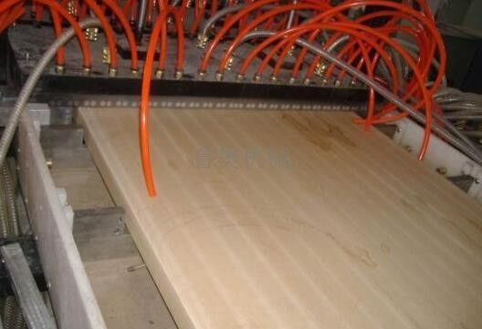 قیمت خوب دستگاه تولید پلاستیک فوم WPC پلاستیک / خط تولید تخته WPC پیچ دوقلو مخروطی آنلاین