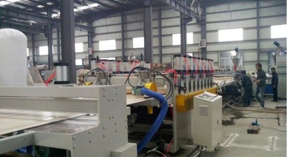 قیمت خوب خط اکستروژن کامپوزیت چوب پلاستیک PVC WPC برای تولید پروفیل پنجره آنلاین