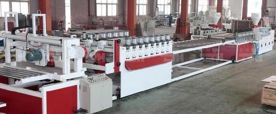 قیمت خوب ساخت پلاستیک فوم اکستروژن تخته پلاستیک PVC / WPC دستگاه ساخت آنلاین