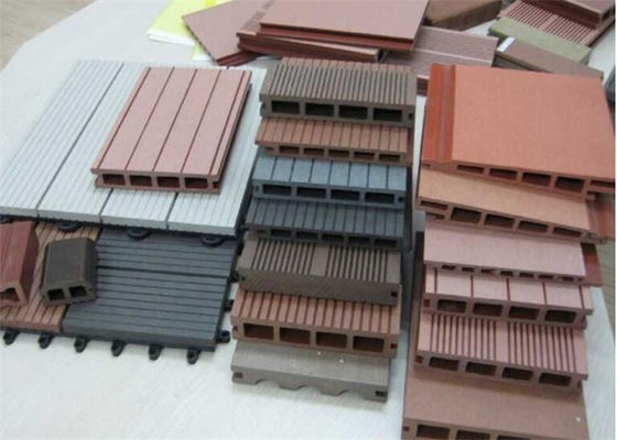 قیمت خوب دستگاه اکستروژن پروفایل پلاستیکی پیشرفته PP PE Wood با سیستم کنترل PLC آنلاین