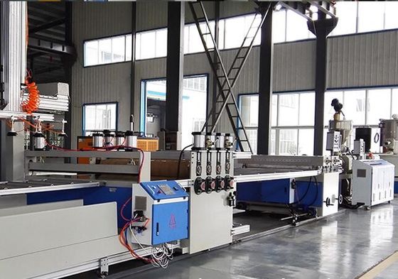 قیمت خوب خط تولید کامل بورد اتوماتیک PVC WPC برای الگوی ساختمان پلاستیکی چوب WPC آنلاین