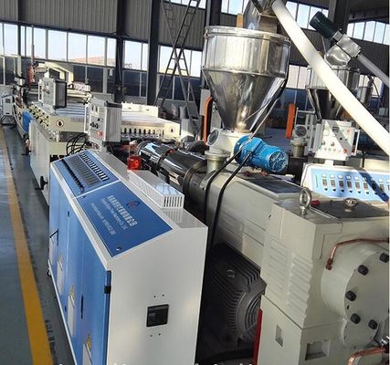 قیمت خوب خط تولید صفحه 380V WPC ، ماشین آلات کامپوزیت چوب پلاستیک آنلاین