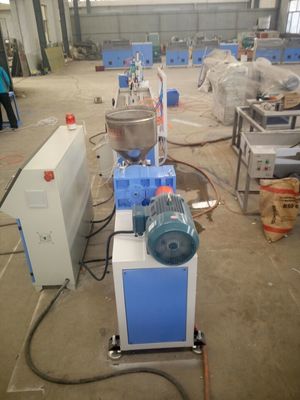 قیمت خوب خط اکستروژن خط PVC WPC / خط تولید پانل دیواری PVC ساخت دکوراسیون در فضای باز آنلاین