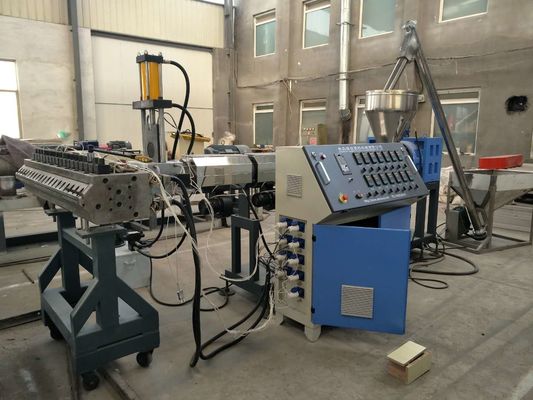 قیمت خوب دستگاه بورد PVC دو پیچ WPC پوسته با موتور زیمنس ، سر و صدای کم آنلاین