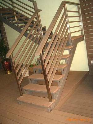 قیمت خوب پلاستیک PVC PE PP Wpc مشخصات اکستروژن خط هیدرولیک منحنی ماشین بام آنلاین