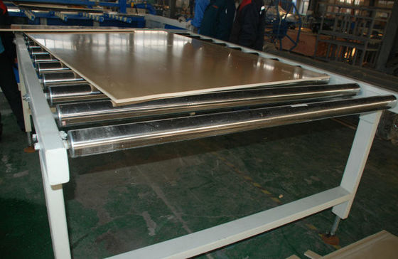 قیمت خوب الگوی ساخت ماشین آلات کاملاً خودکار PVC WPC Foam Board آنلاین
