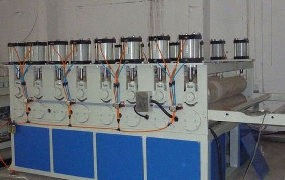 قیمت خوب خط اکستروژن پلاستیکی فوم WPC با سرعت بالا خط اکستروژن پلاستیک چوب 0 m 2.5m / min آنلاین