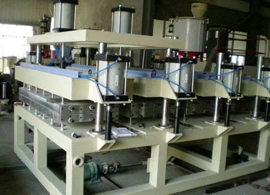 قیمت خوب دستگاه تخته PVC فوم ، دستگاه ساخت فوم برای قفسه / کابینت آنلاین